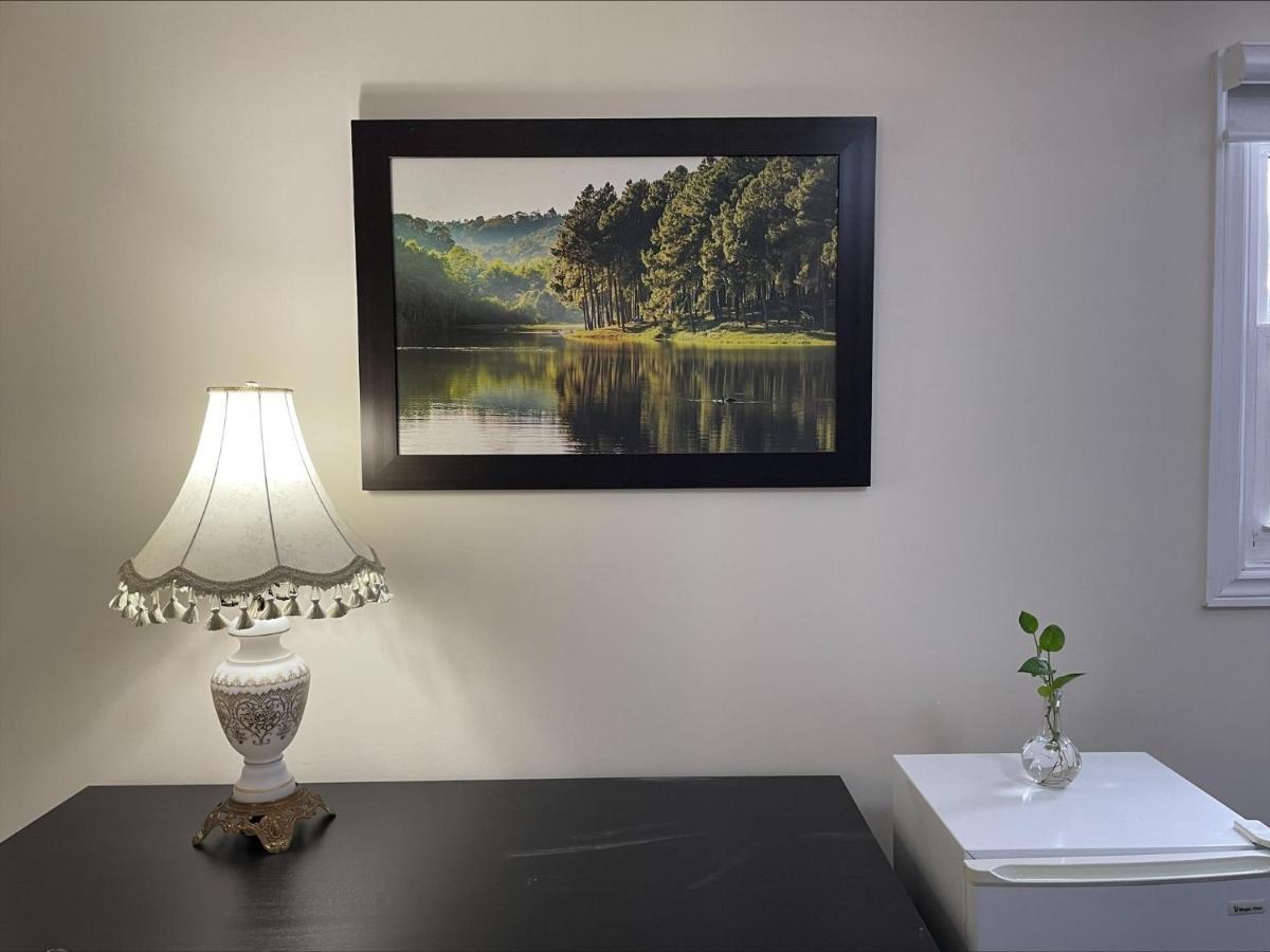 77 Nice And Warm Series Rooms تورونتو المظهر الخارجي الصورة