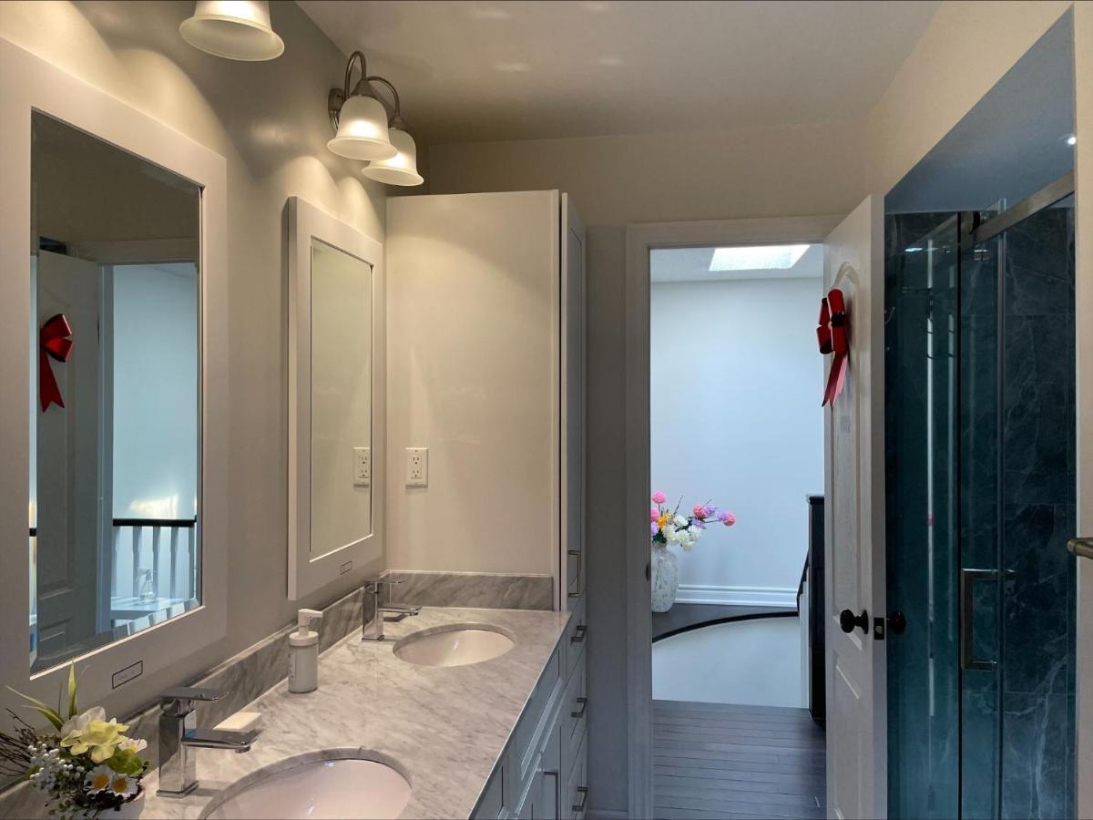 77 Nice And Warm Series Rooms تورونتو المظهر الخارجي الصورة