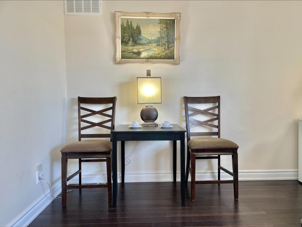 77 Nice And Warm Series Rooms تورونتو المظهر الخارجي الصورة