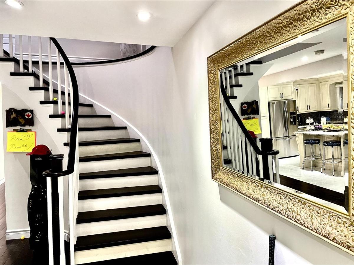 77 Nice And Warm Series Rooms تورونتو المظهر الخارجي الصورة