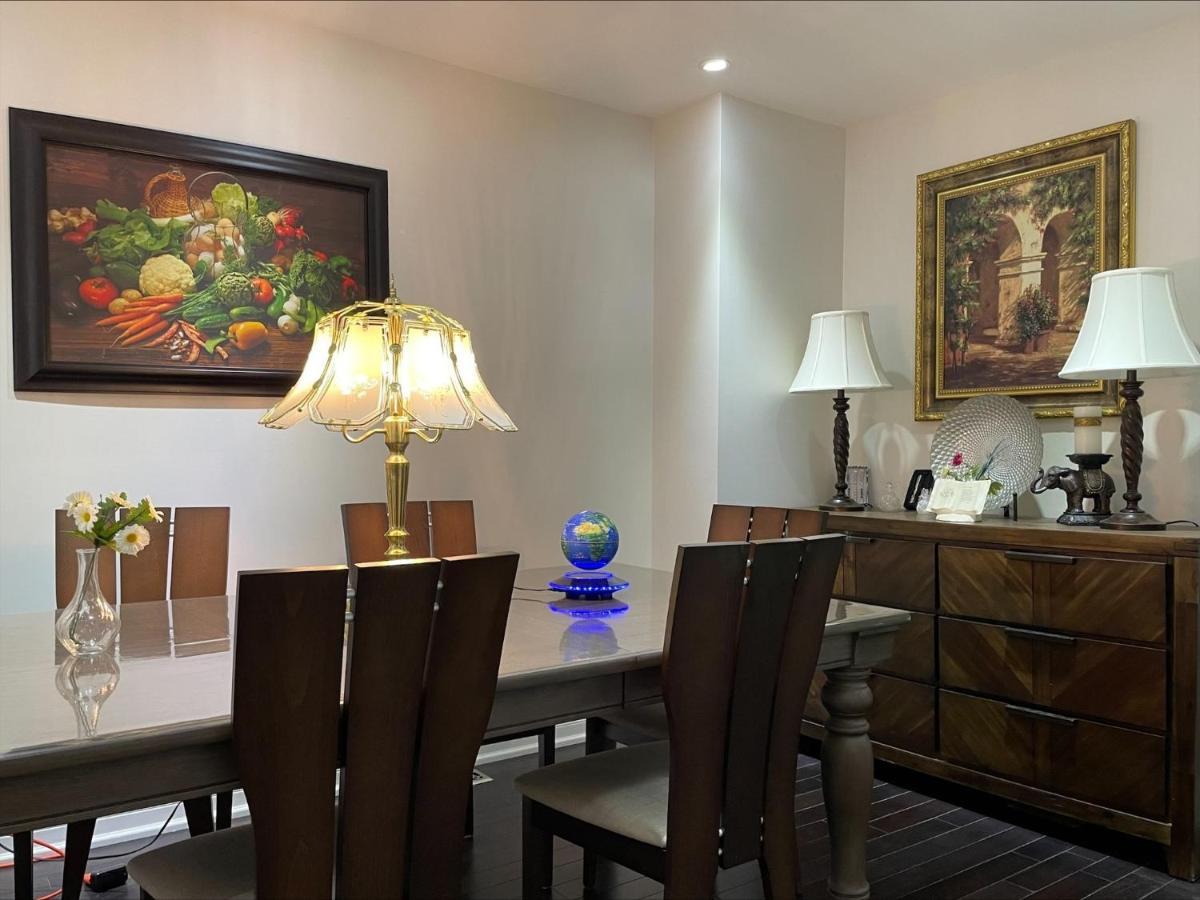 77 Nice And Warm Series Rooms تورونتو المظهر الخارجي الصورة