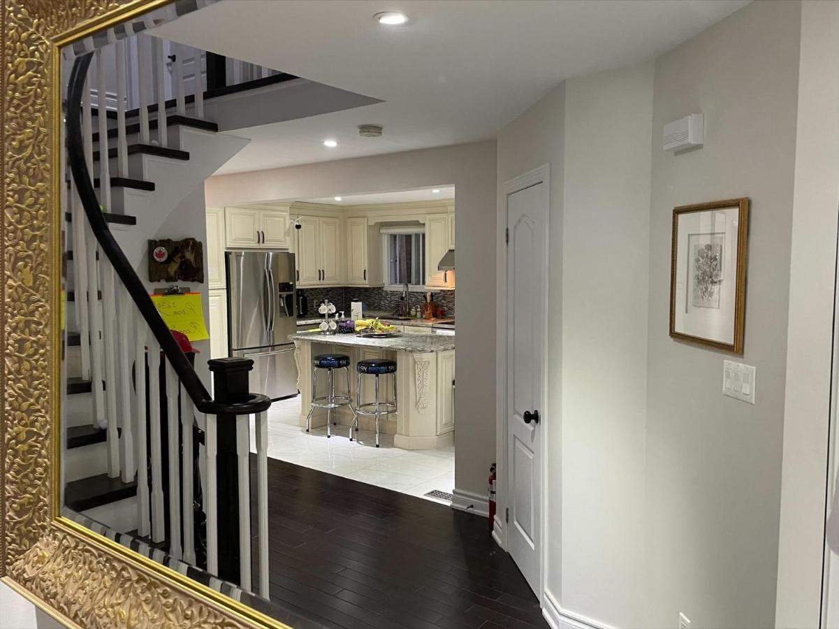 77 Nice And Warm Series Rooms تورونتو المظهر الخارجي الصورة