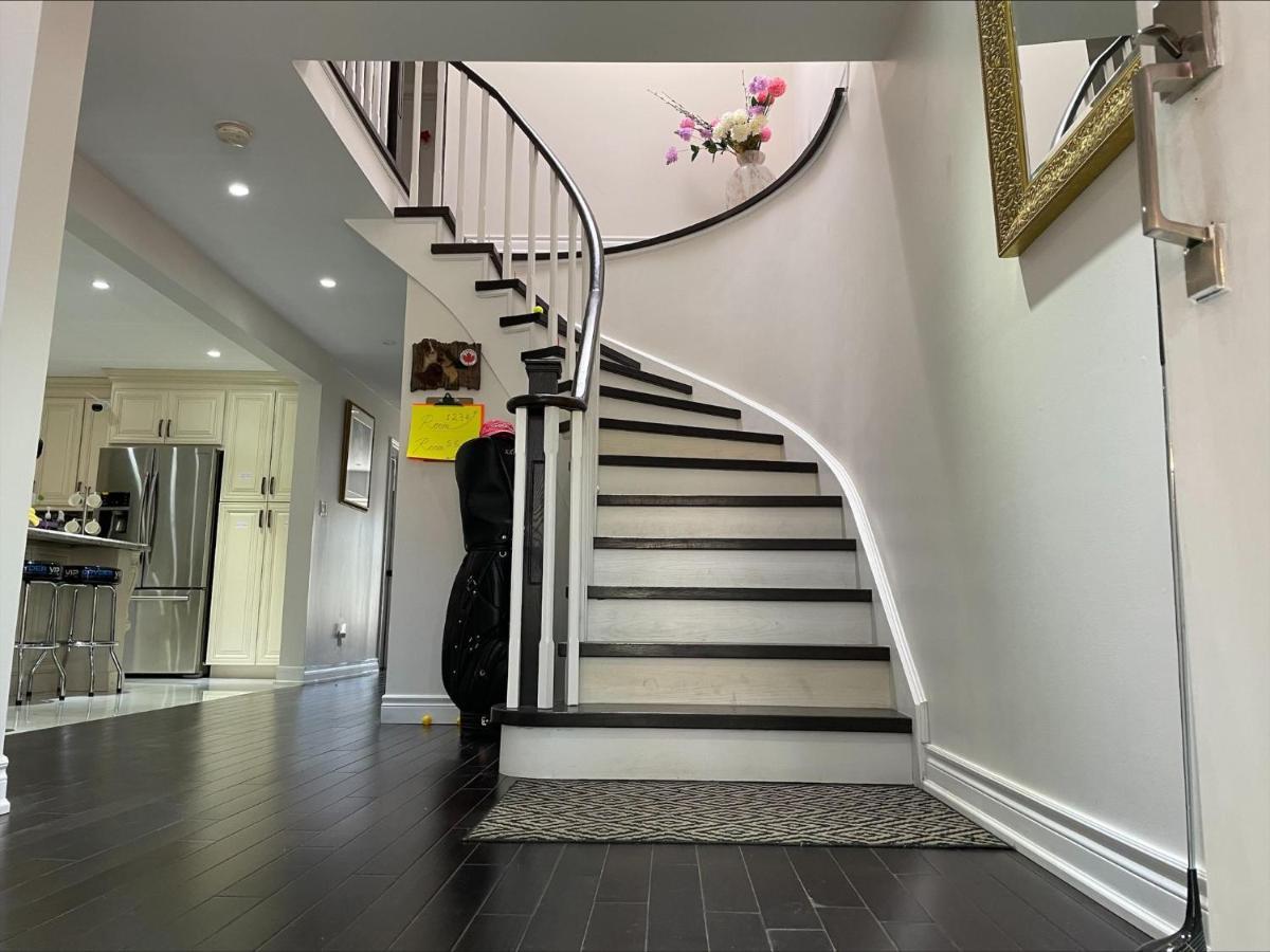 77 Nice And Warm Series Rooms تورونتو المظهر الخارجي الصورة