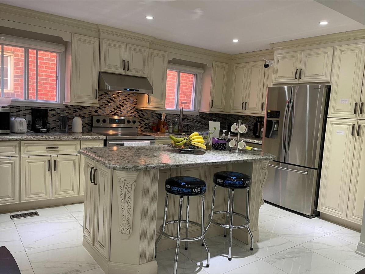 77 Nice And Warm Series Rooms تورونتو المظهر الخارجي الصورة
